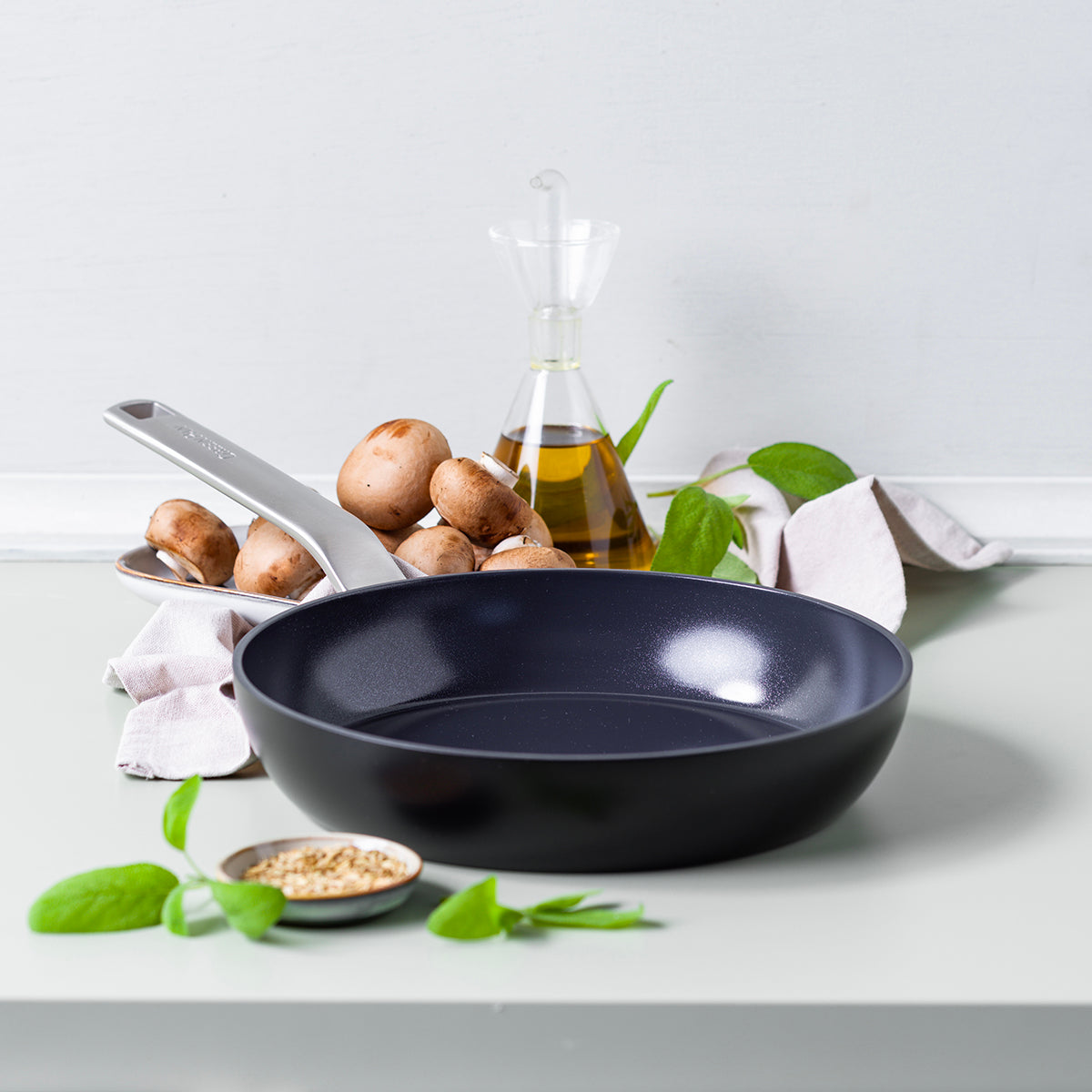 Evolution 20cm Frypan, Black