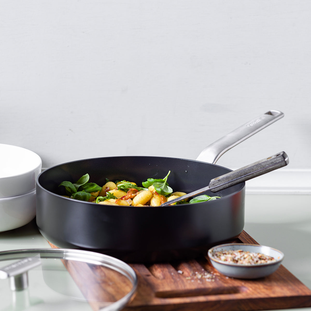 Evolution 26cm Skillet with Lid, Black