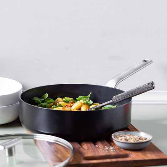 Evolution 26cm Skillet with Lid, Black