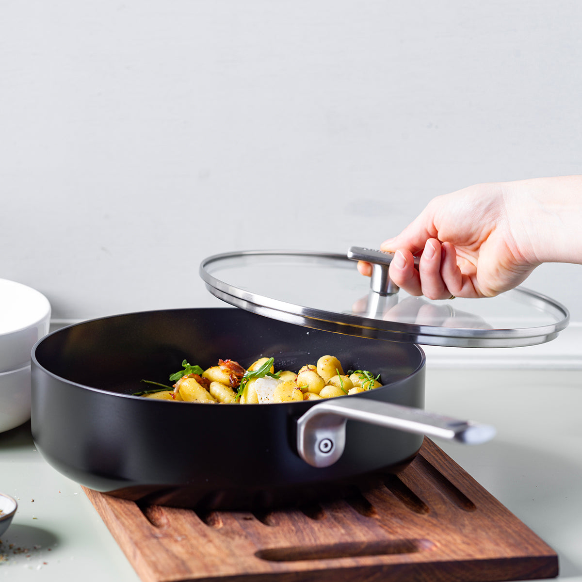 Evolution 26cm Skillet with Lid, Black
